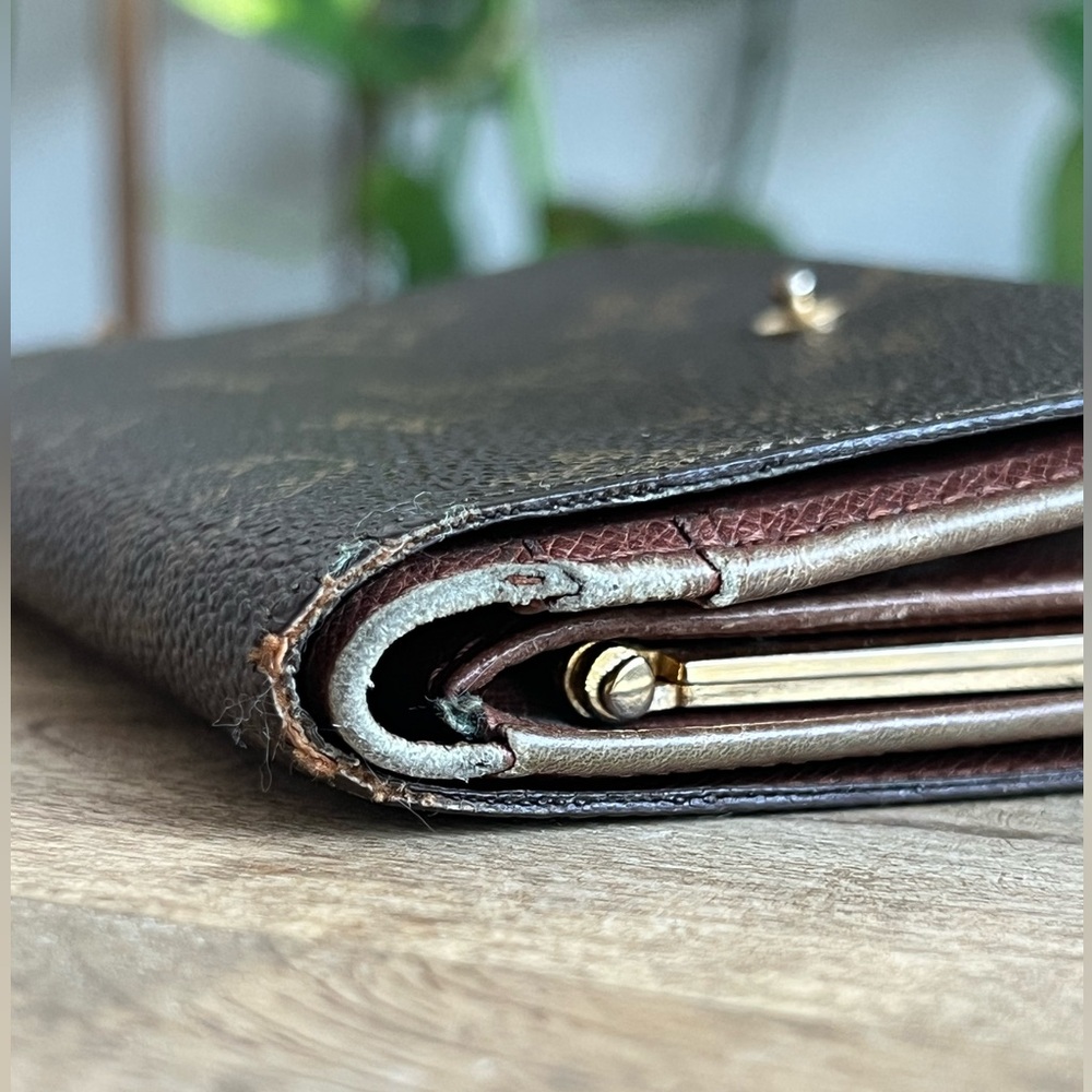 Louis Vuitton Vintage Monogram Wallet Flawed - Picture 14 of 17
